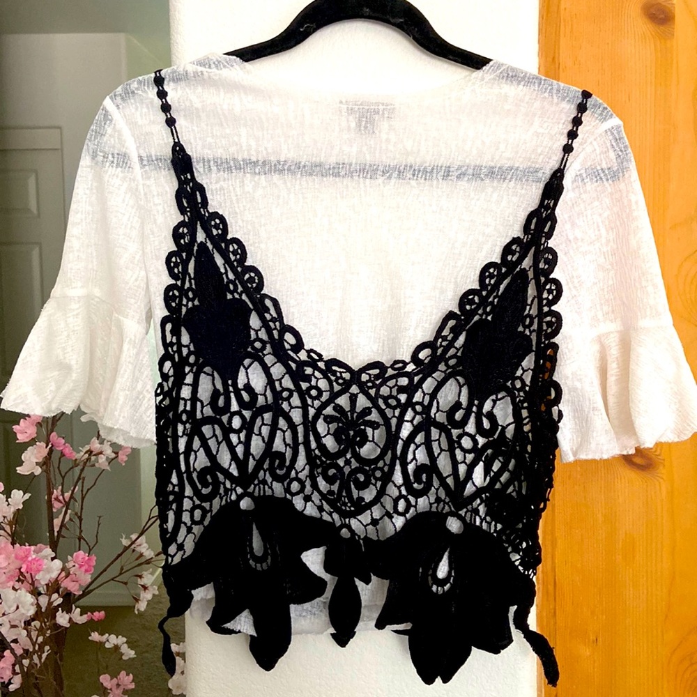 Gprgeous summer Boho black and white top!